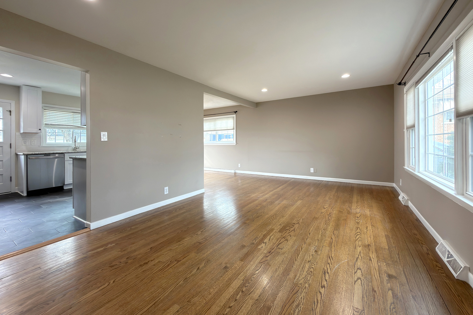 240 Hatlen Avenue, Mount Prospect, IL 60056