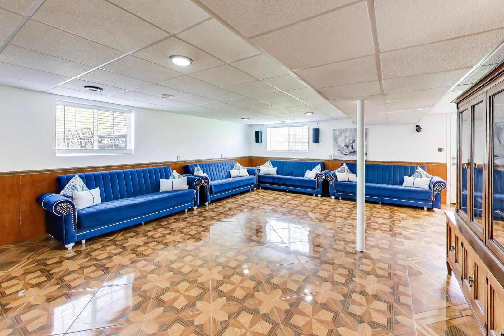 2215 S BRADFORD Drive, Wheaton, IL 60189