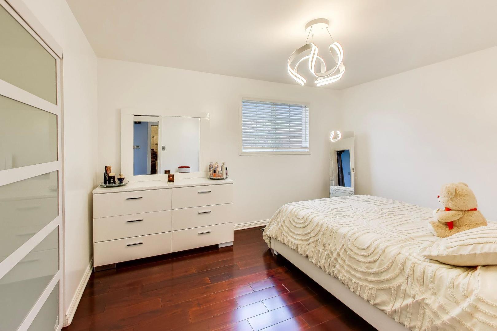 2215 S BRADFORD Drive, Wheaton, IL 60189