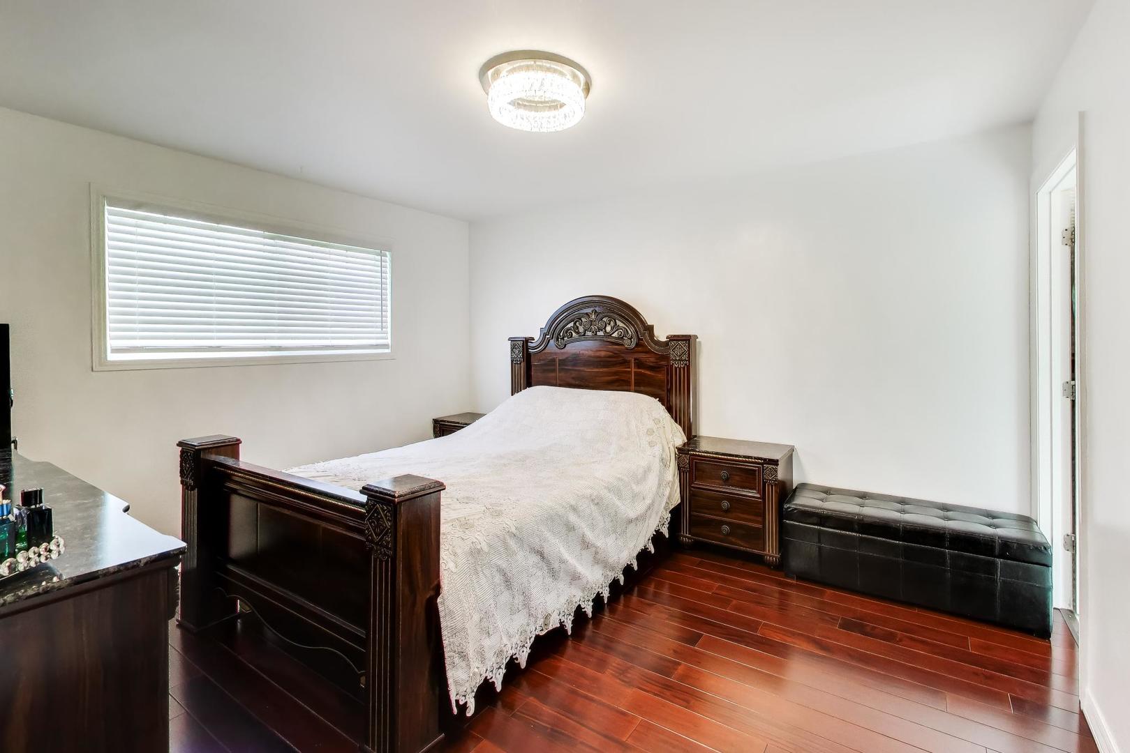 2215 S BRADFORD Drive, Wheaton, IL 60189