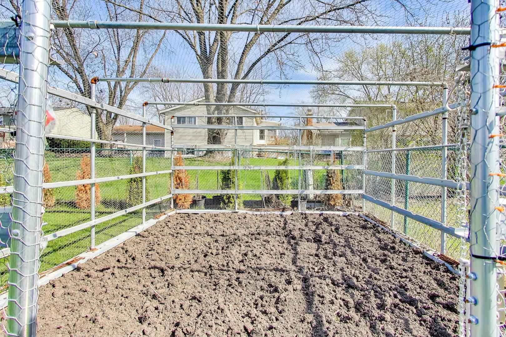 2215 S BRADFORD Drive, Wheaton, IL 60189