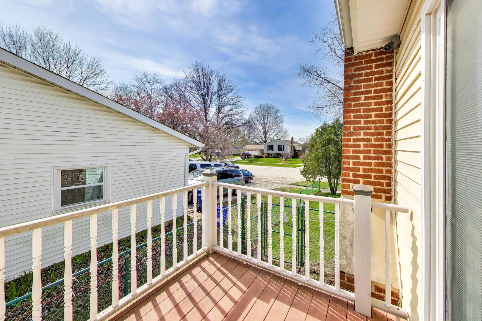 2215 S BRADFORD Drive, Wheaton, IL 60189