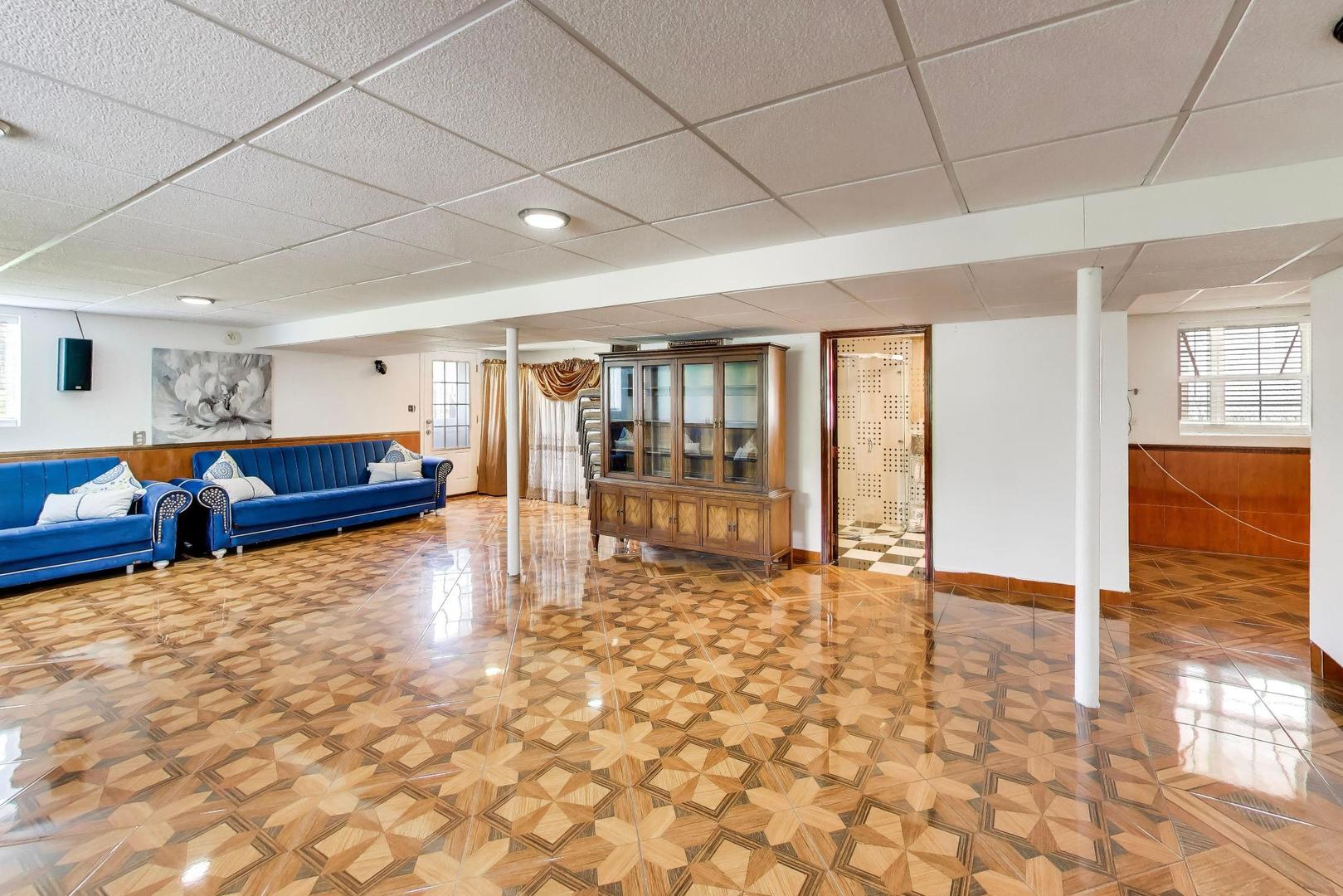 2215 S BRADFORD Drive, Wheaton, IL 60189