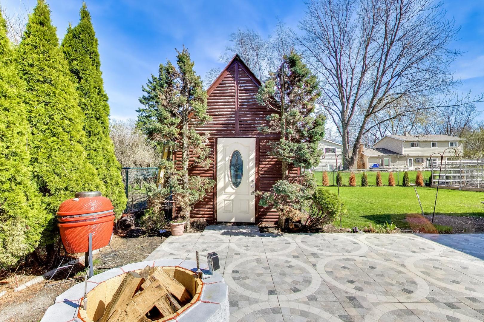 2215 S BRADFORD Drive, Wheaton, IL 60189