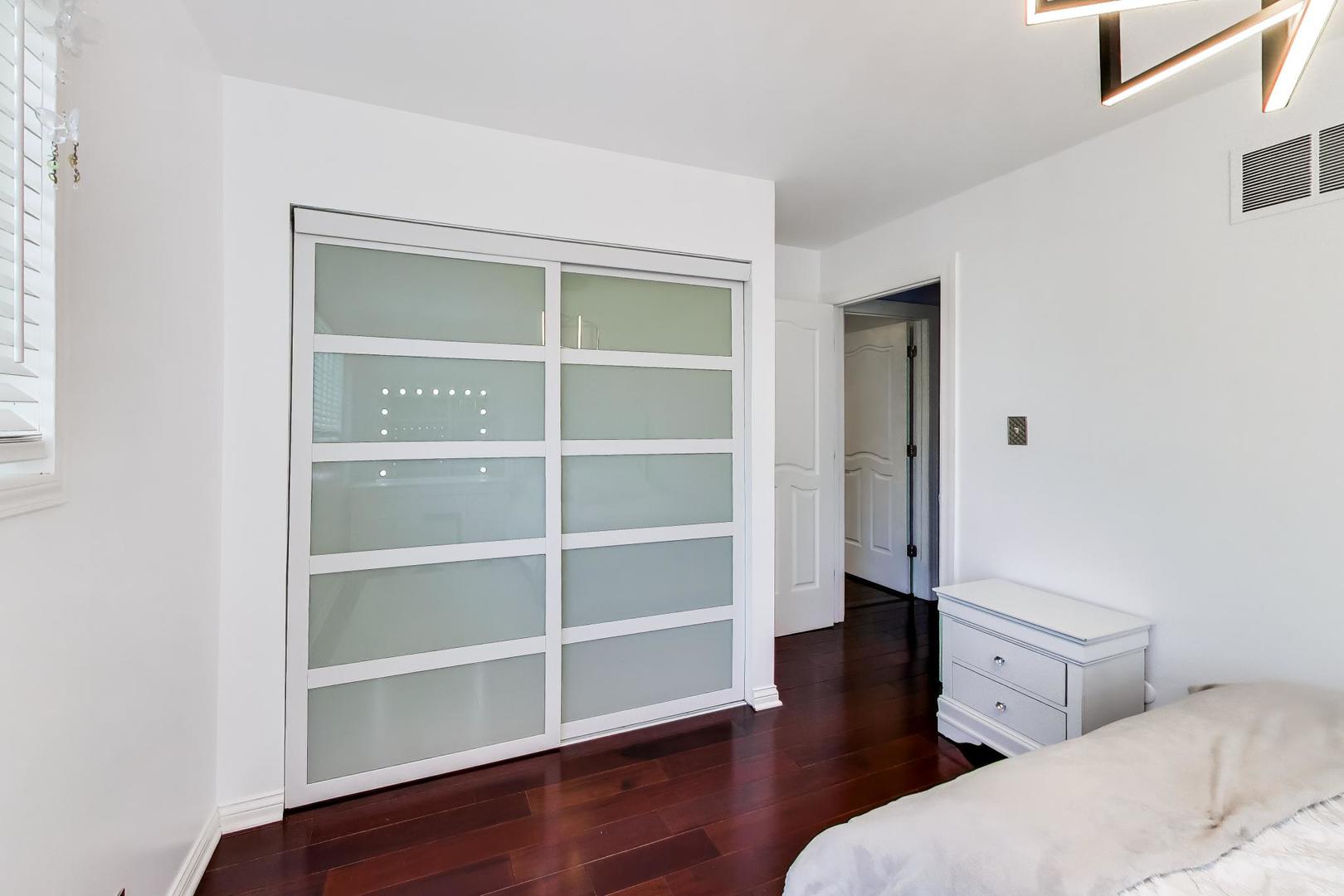 2215 S BRADFORD Drive, Wheaton, IL 60189