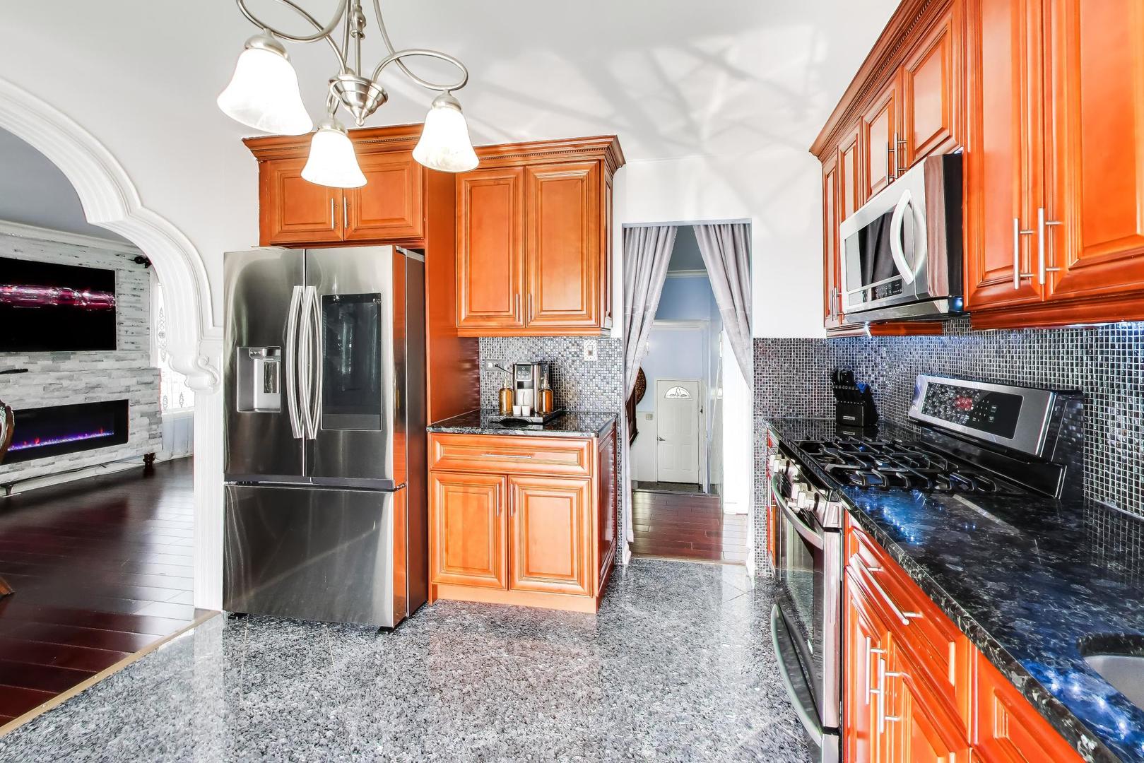 2215 S BRADFORD Drive, Wheaton, IL 60189