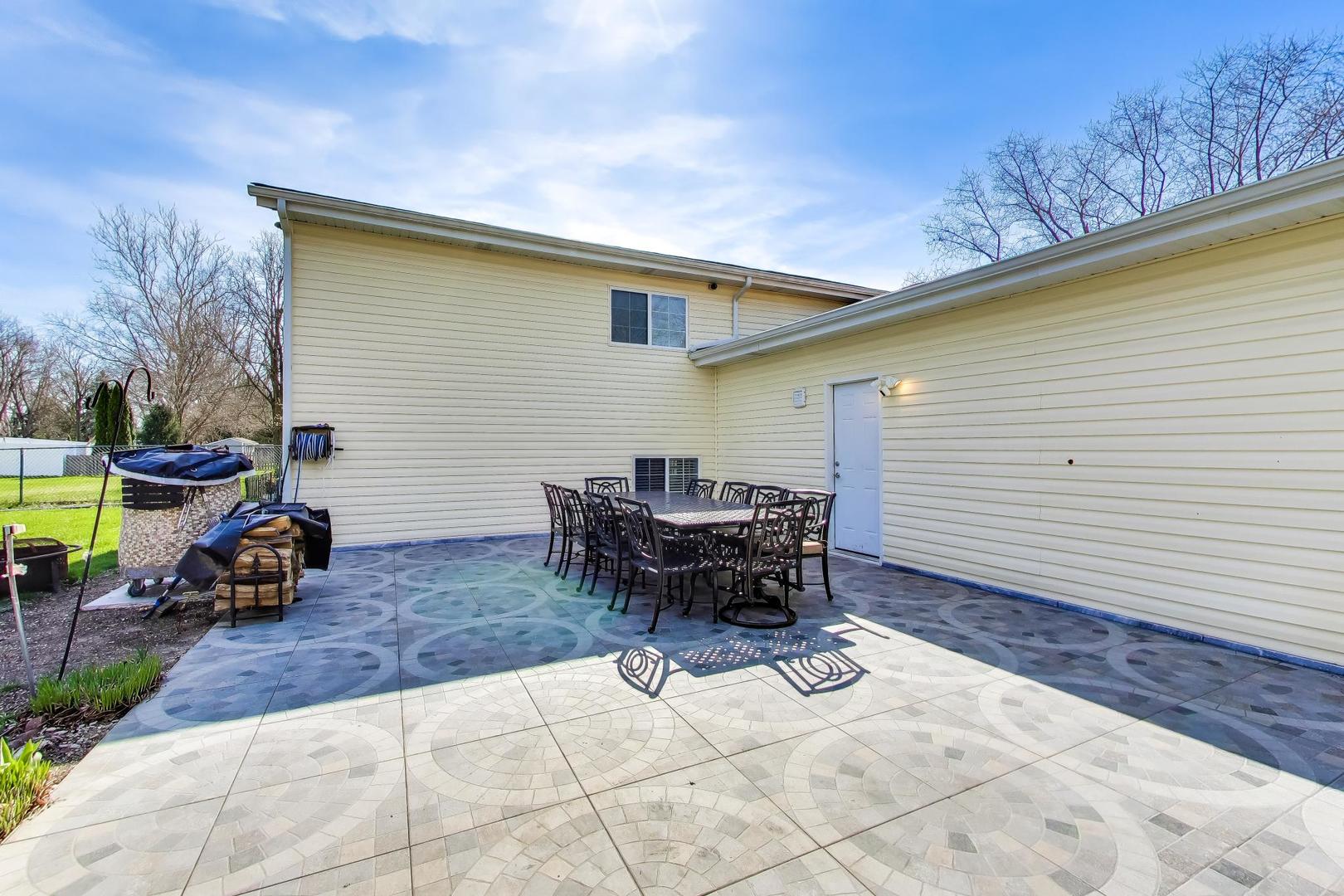 2215 S BRADFORD Drive, Wheaton, IL 60189