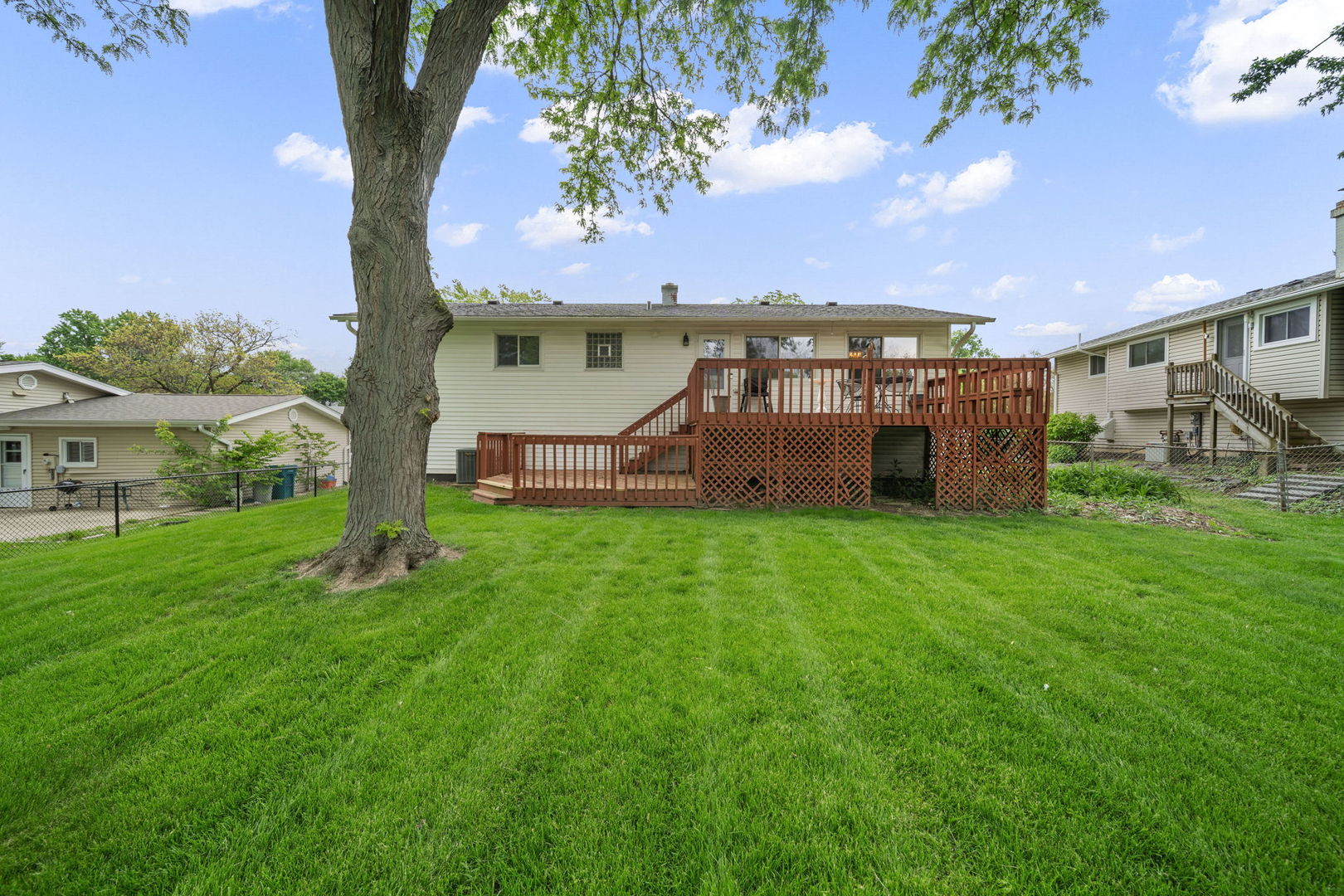 6534 Taylor Drive, Woodridge, IL 60517