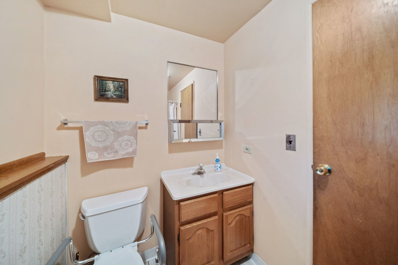 6534 Taylor Drive, Woodridge, IL 60517