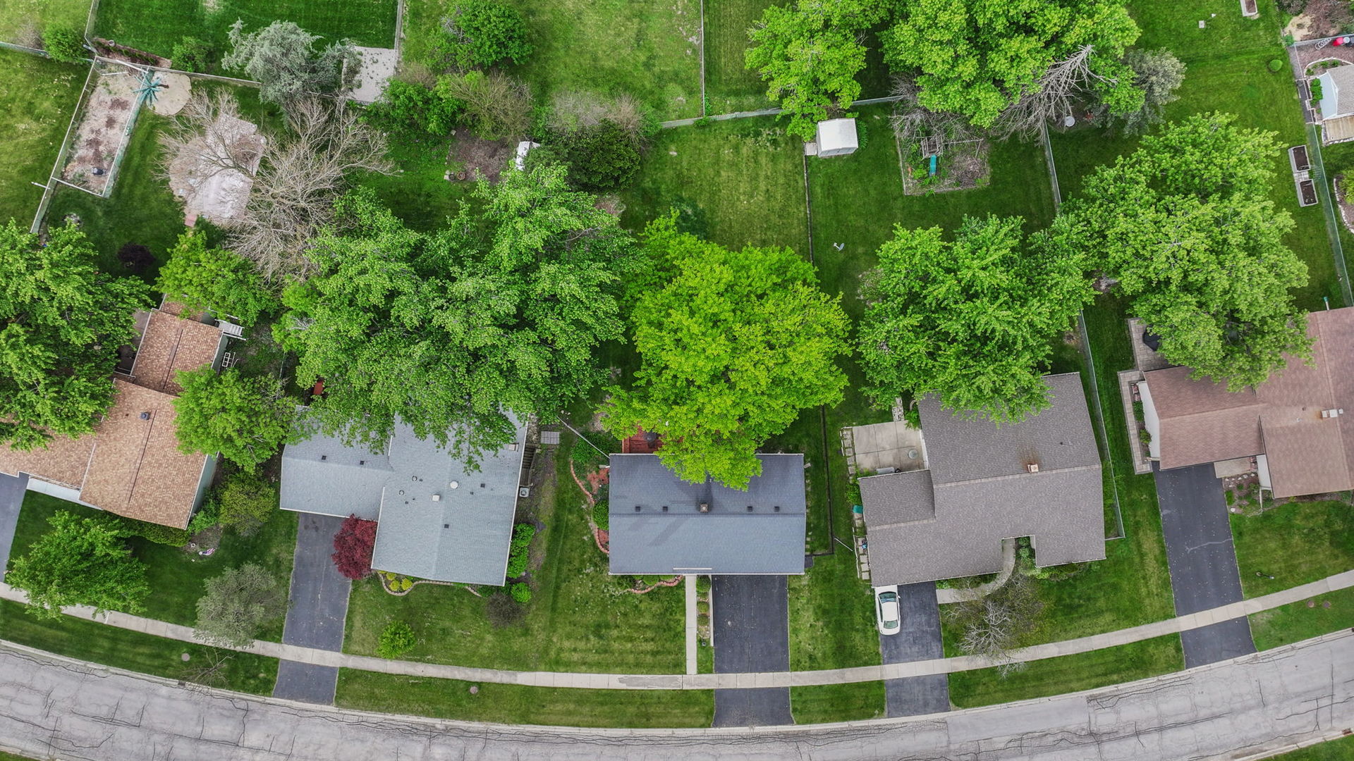 6534 Taylor Drive, Woodridge, IL 60517