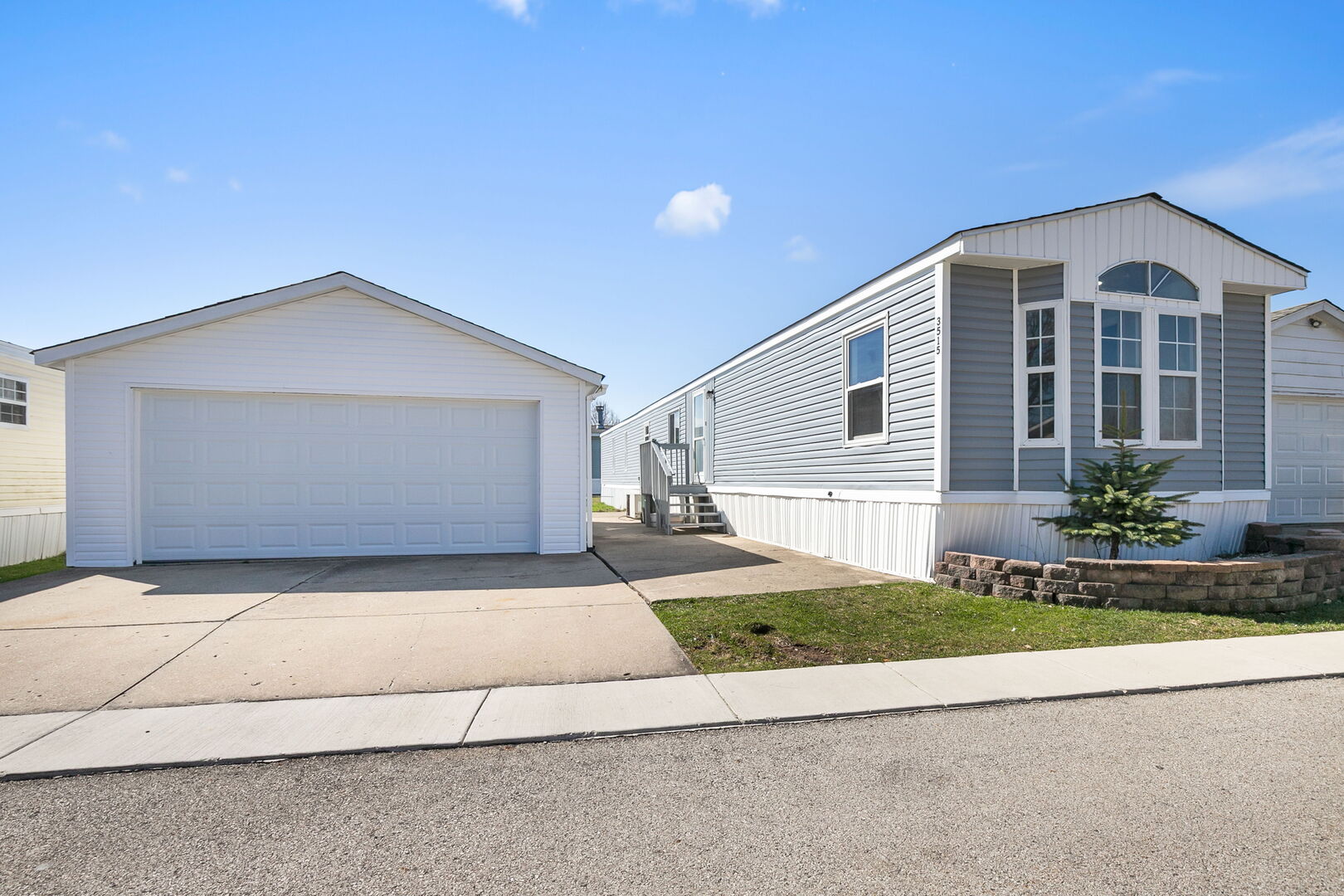 3515 Barb Avenue, Park City, IL 60085