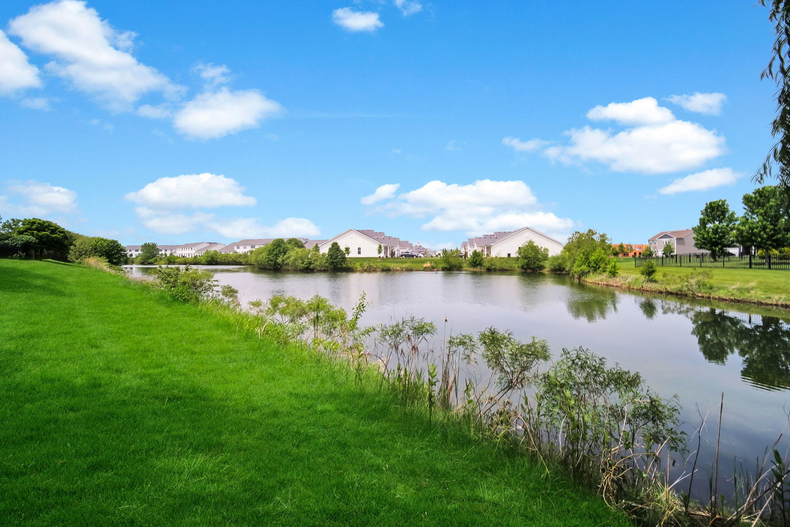 322 Hemlock Lane, Oswego, IL 60543