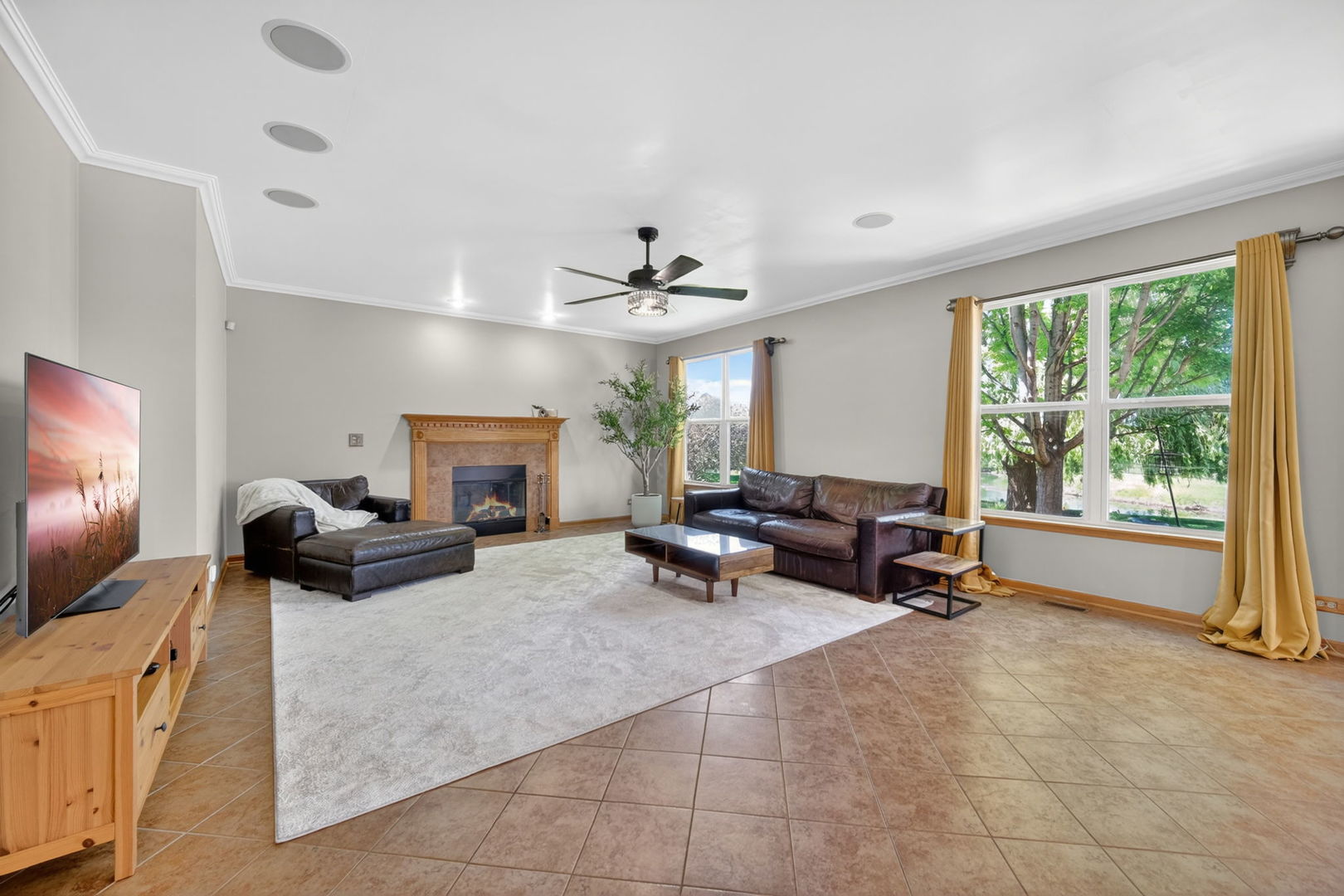 322 Hemlock Lane, Oswego, IL 60543