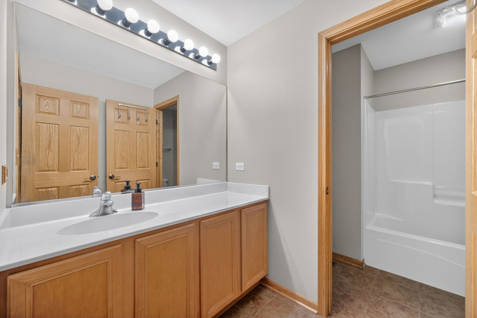 322 Hemlock Lane, Oswego, IL 60543