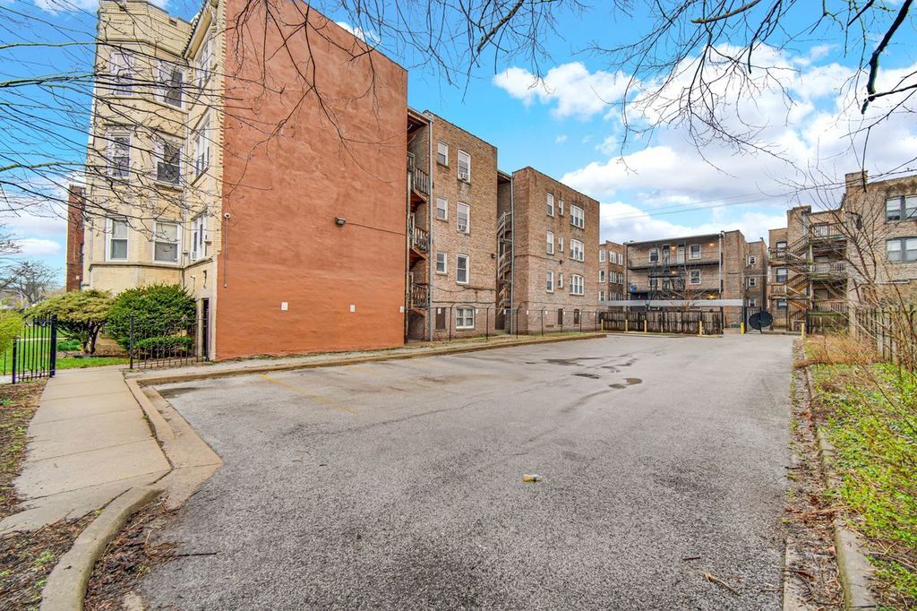 7017 S Merrill Avenue #305, Chicago, IL 60649