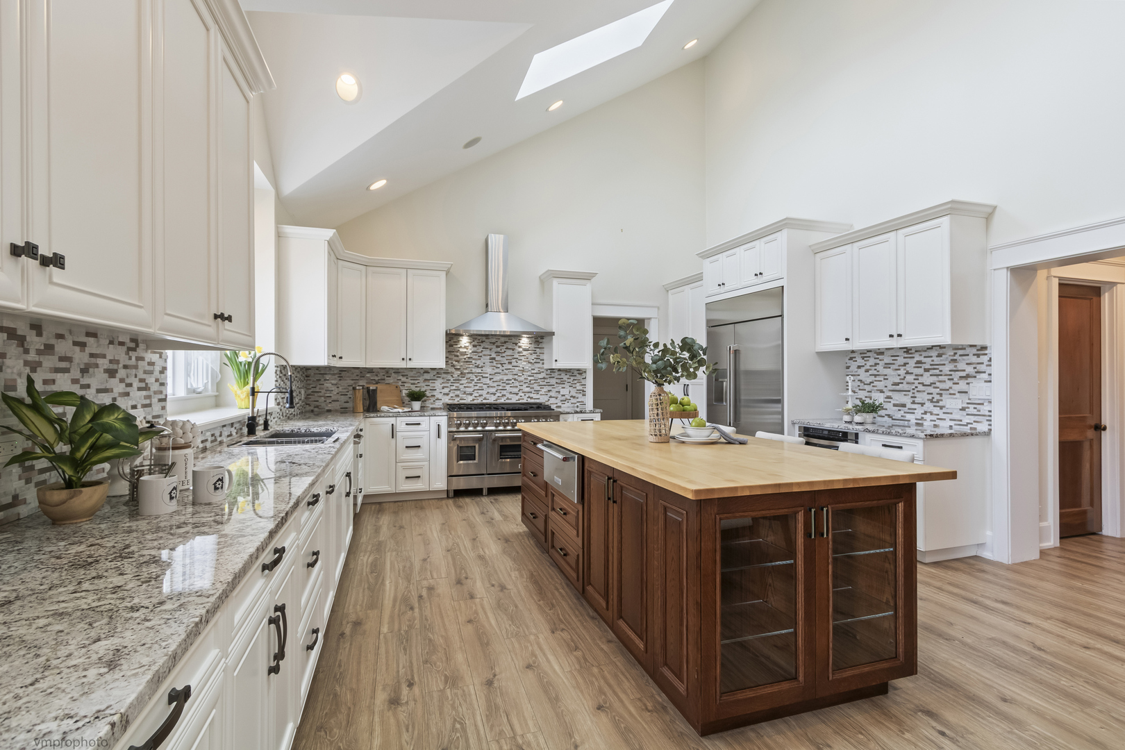 10 Old Hart Road, Barrington Hills, IL 60010