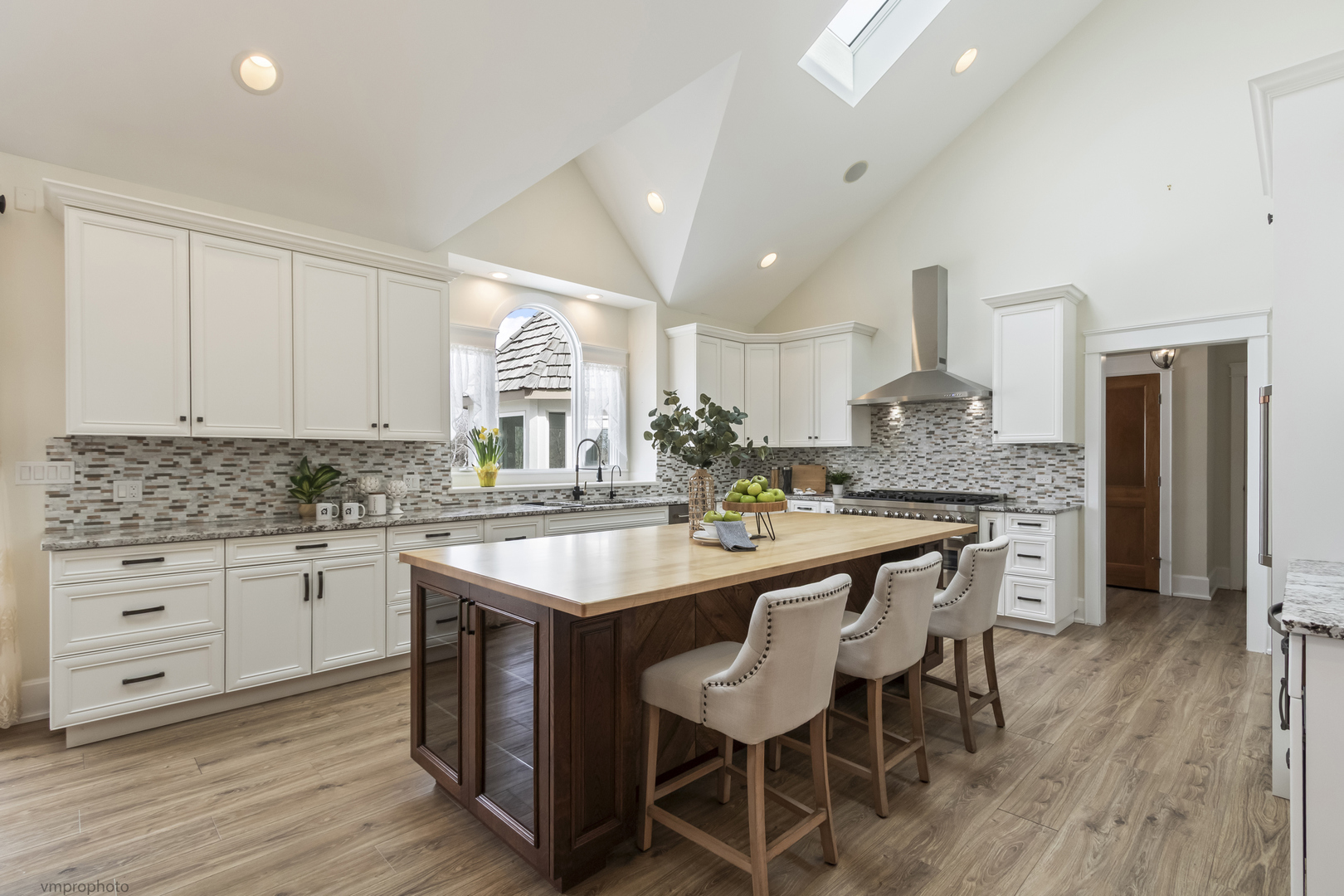 10 Old Hart Road, Barrington Hills, IL 60010