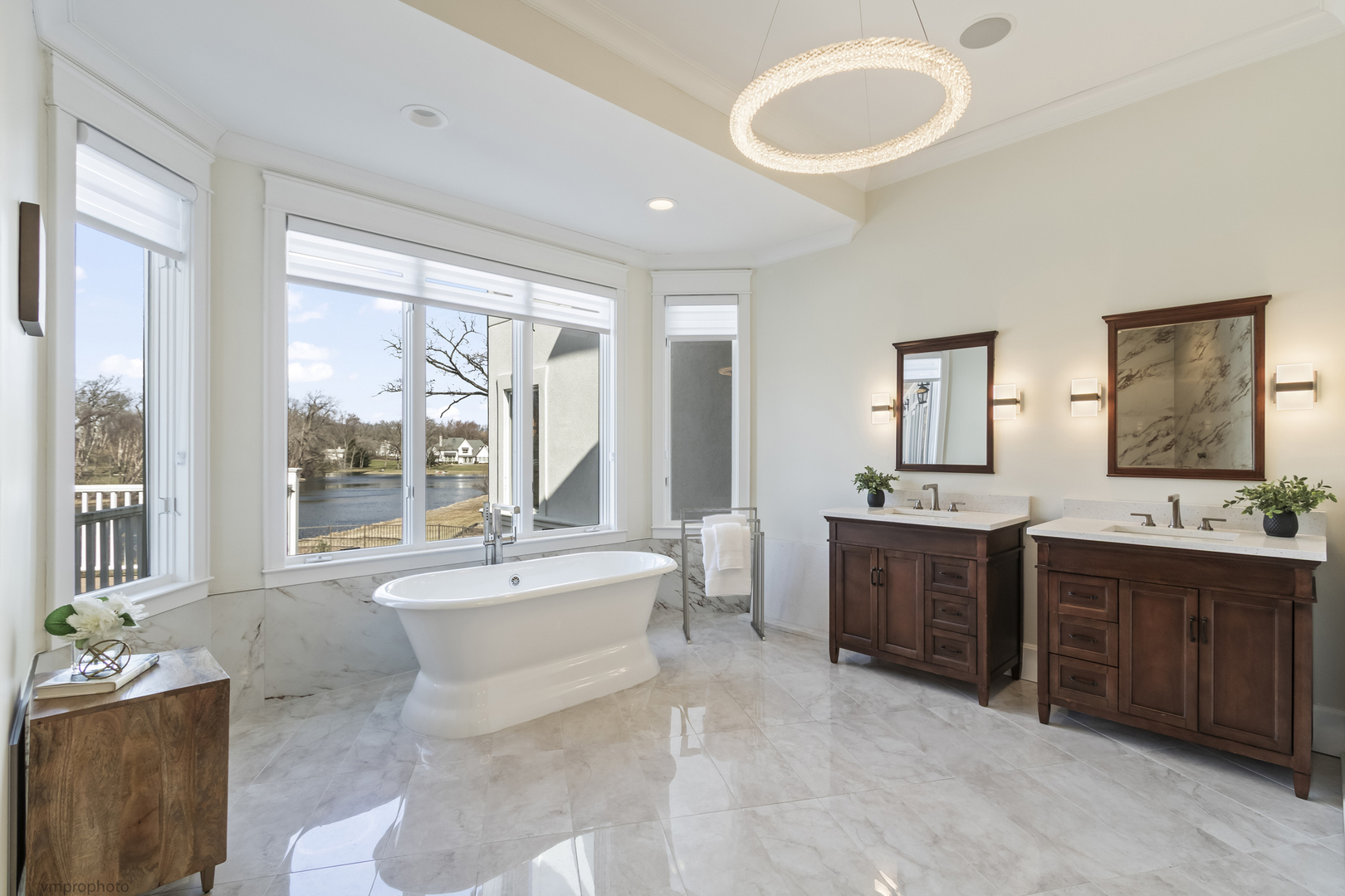 10 Old Hart Road, Barrington Hills, IL 60010