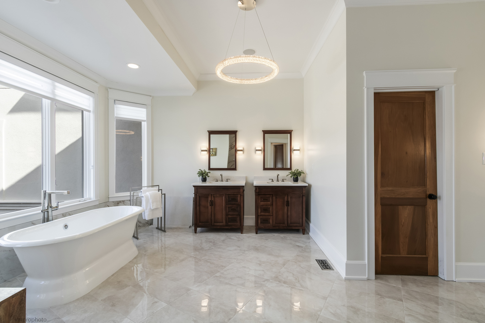 10 Old Hart Road, Barrington Hills, IL 60010