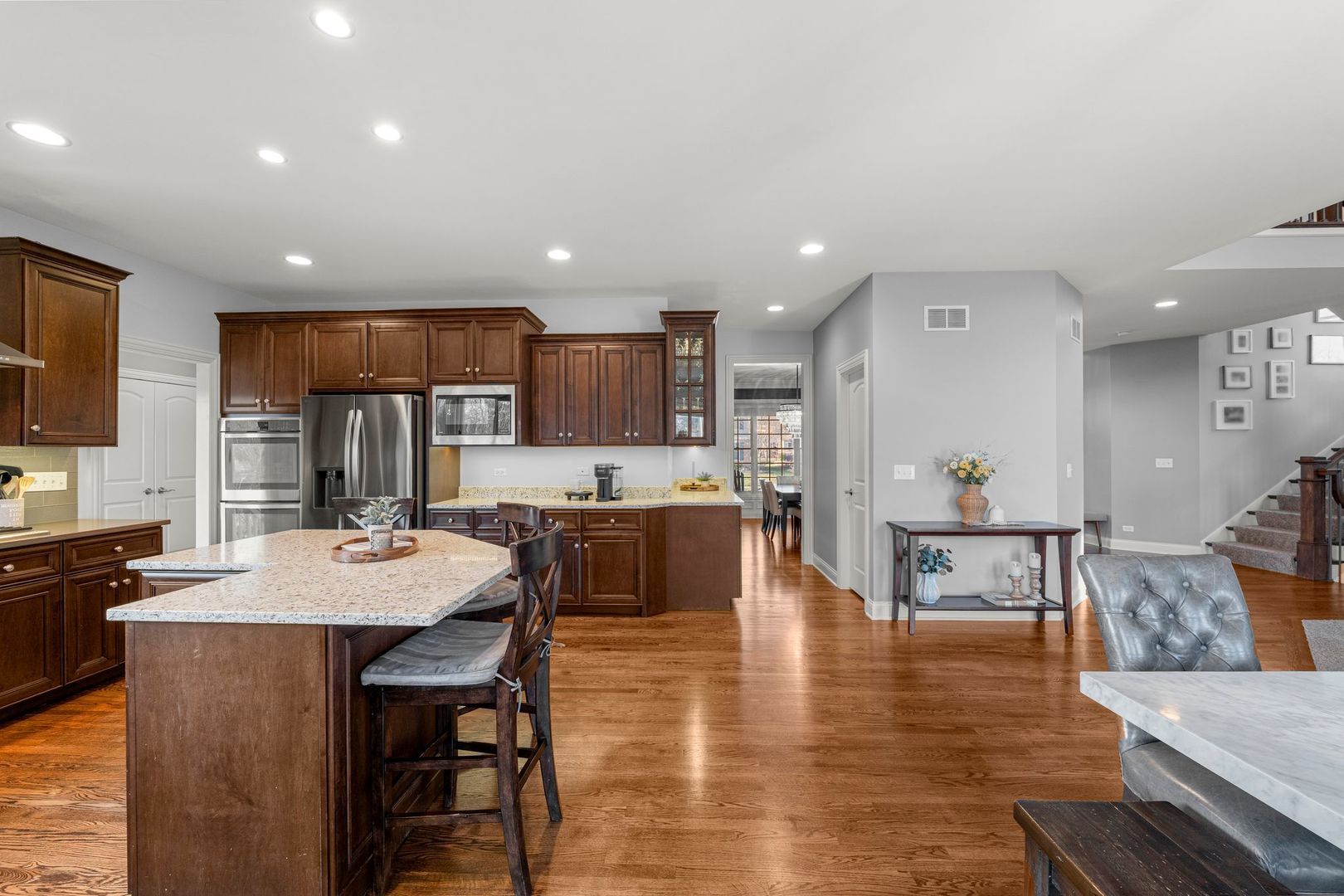 81 Landon Circle, Wheaton, IL 60189