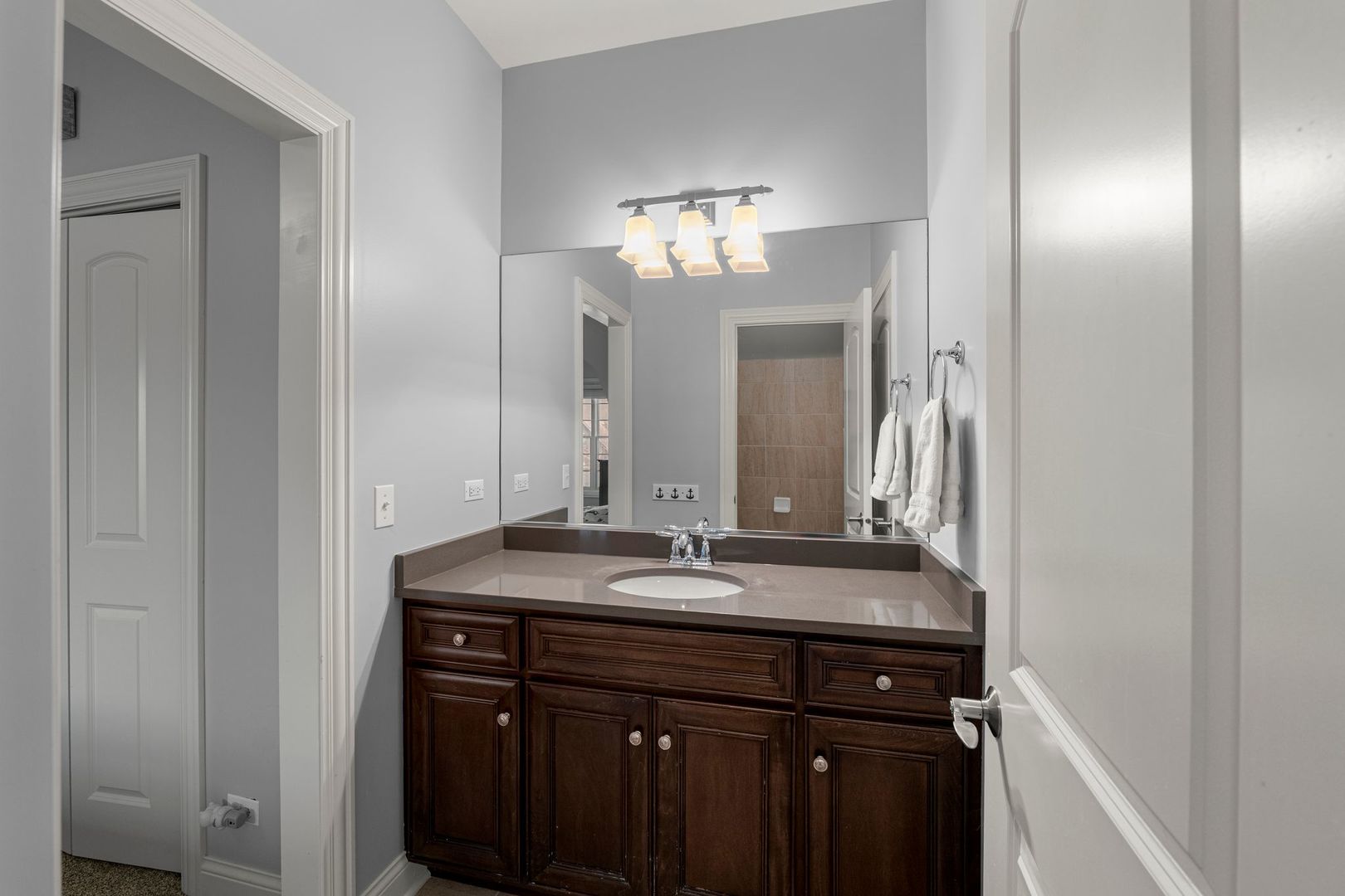 81 Landon Circle, Wheaton, IL 60189