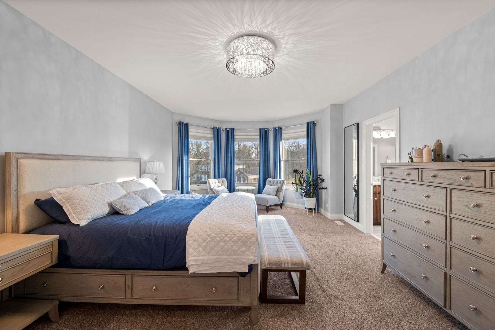 81 Landon Circle, Wheaton, IL 60189