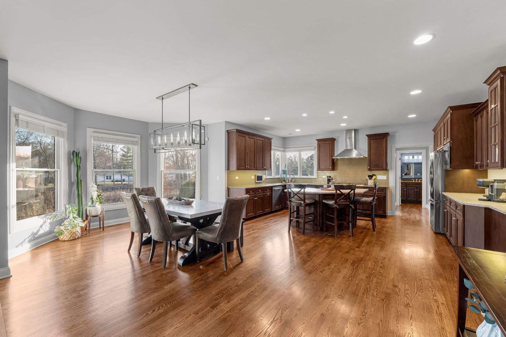 81 Landon Circle, Wheaton, IL 60189