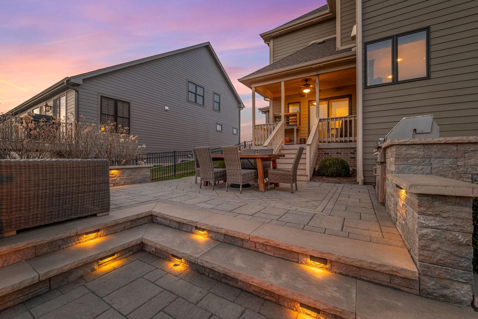 81 Landon Circle, Wheaton, IL 60189