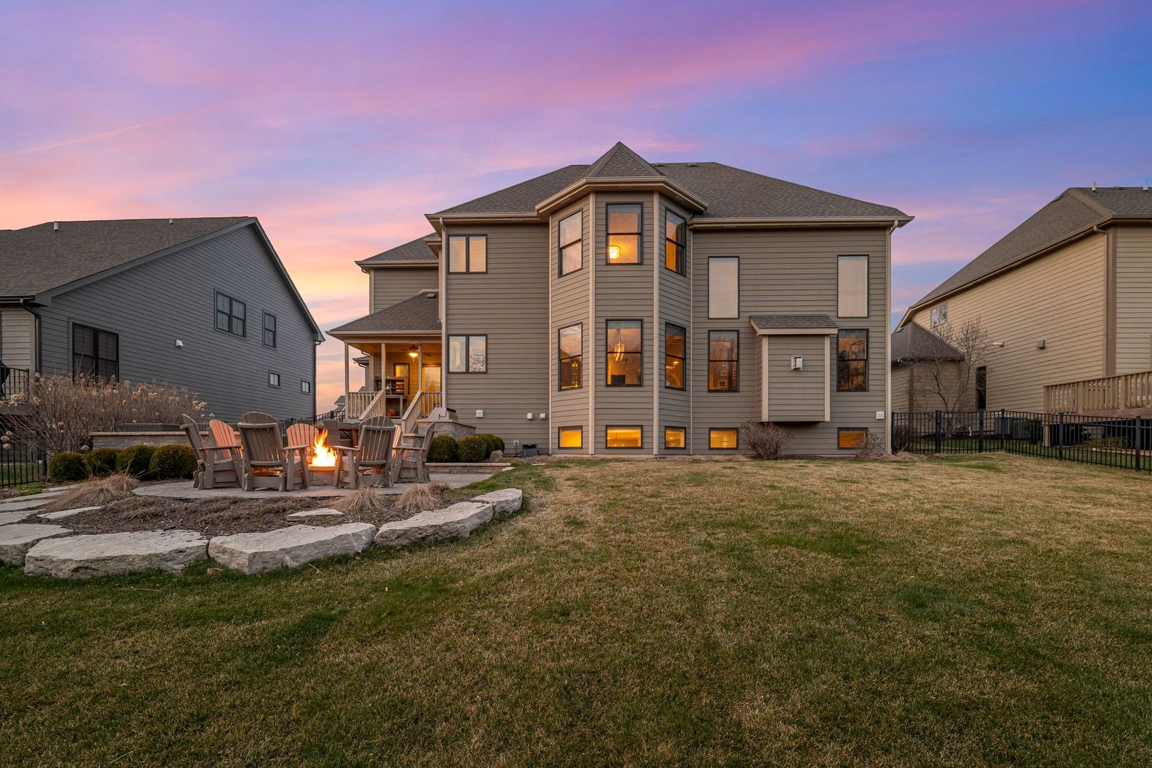 81 Landon Circle, Wheaton, IL 60189