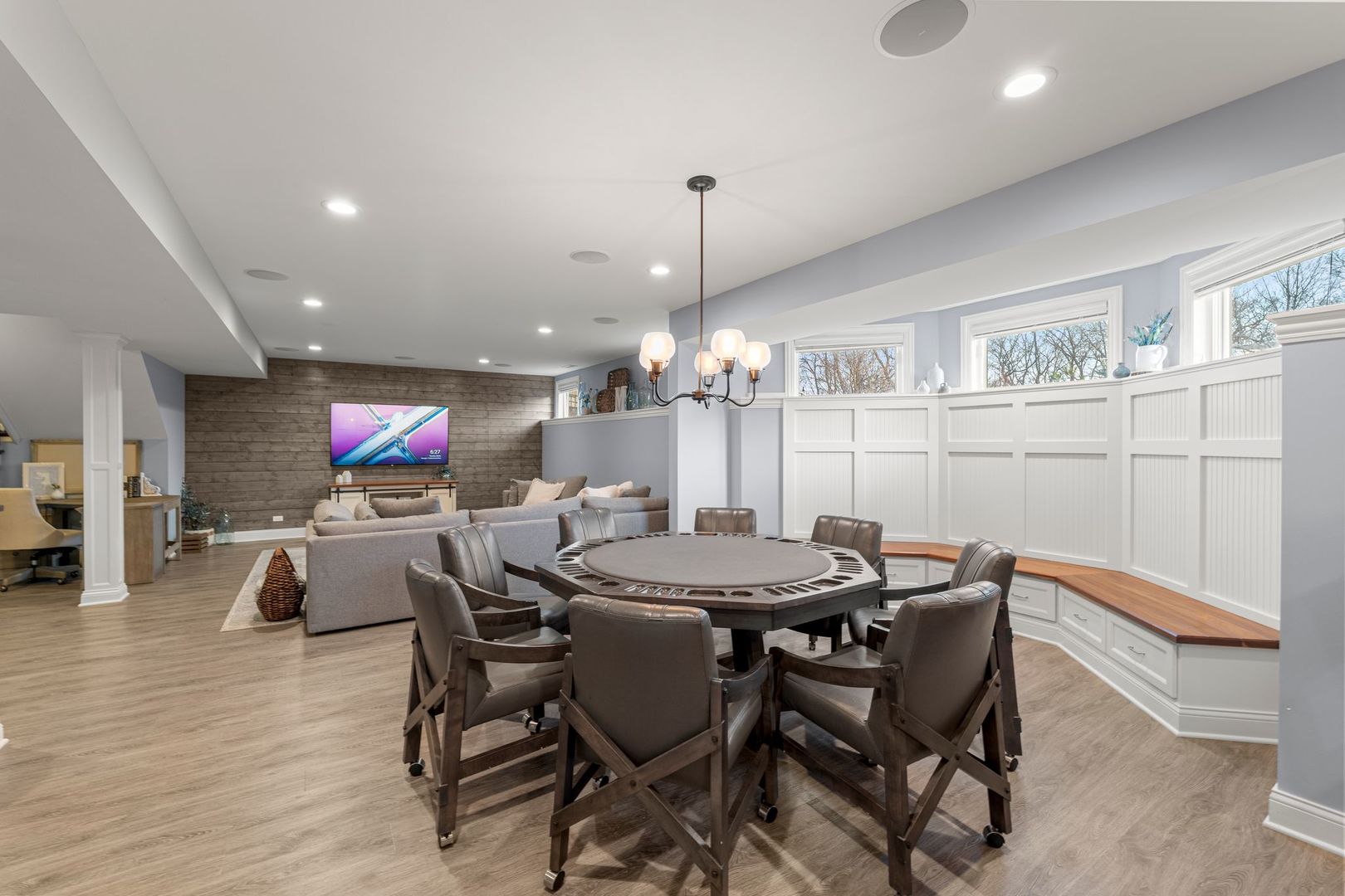 81 Landon Circle, Wheaton, IL 60189