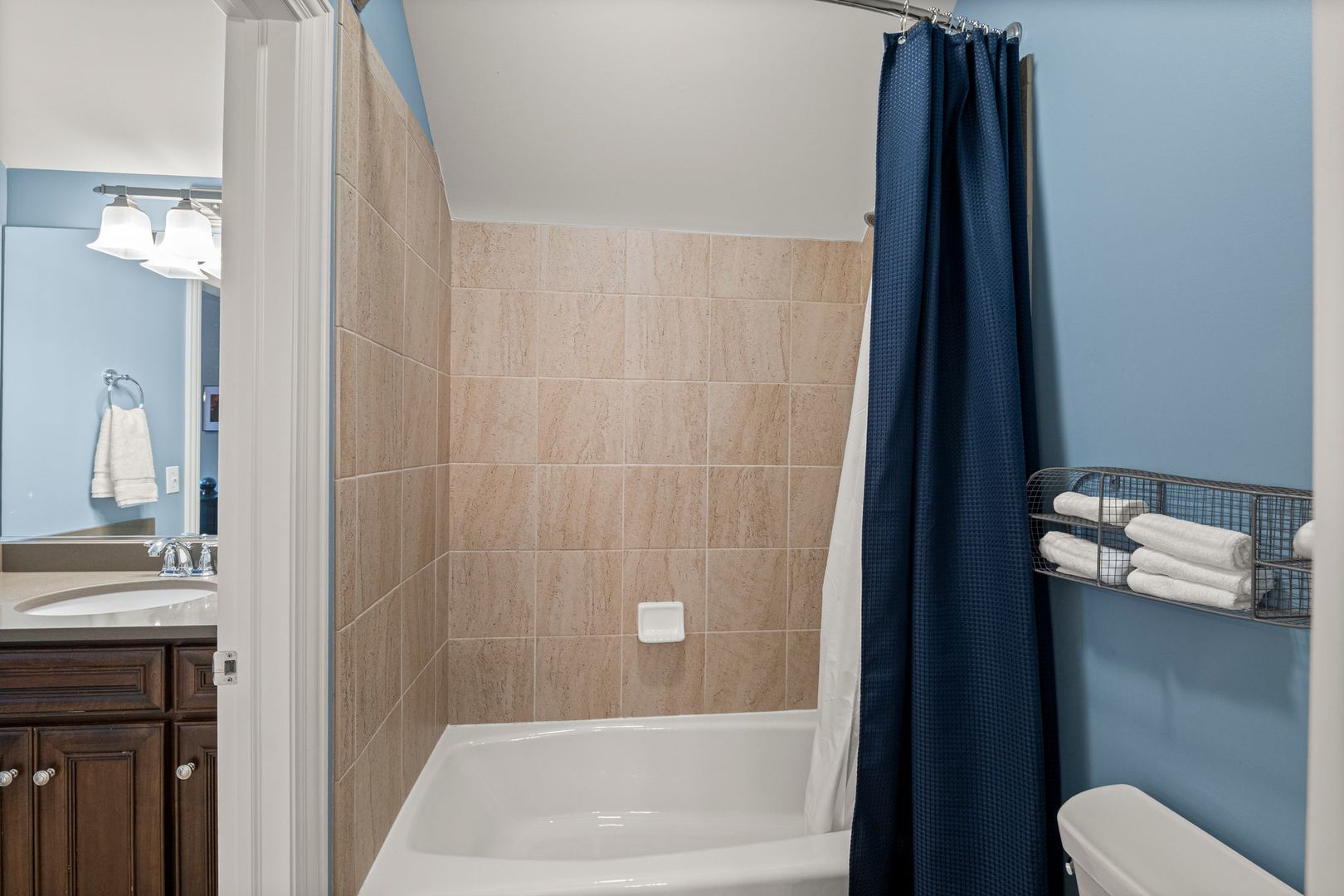 81 Landon Circle, Wheaton, IL 60189