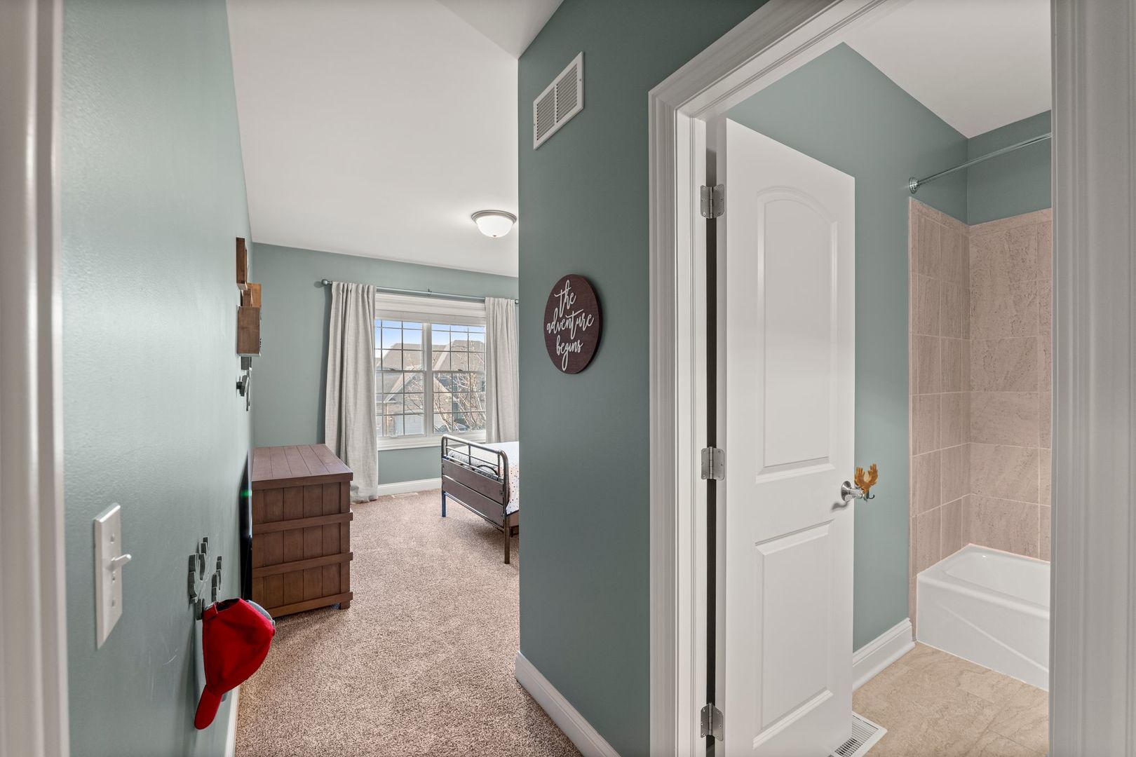 81 Landon Circle, Wheaton, IL 60189