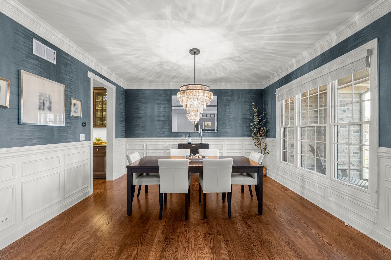 81 Landon Circle, Wheaton, IL 60189