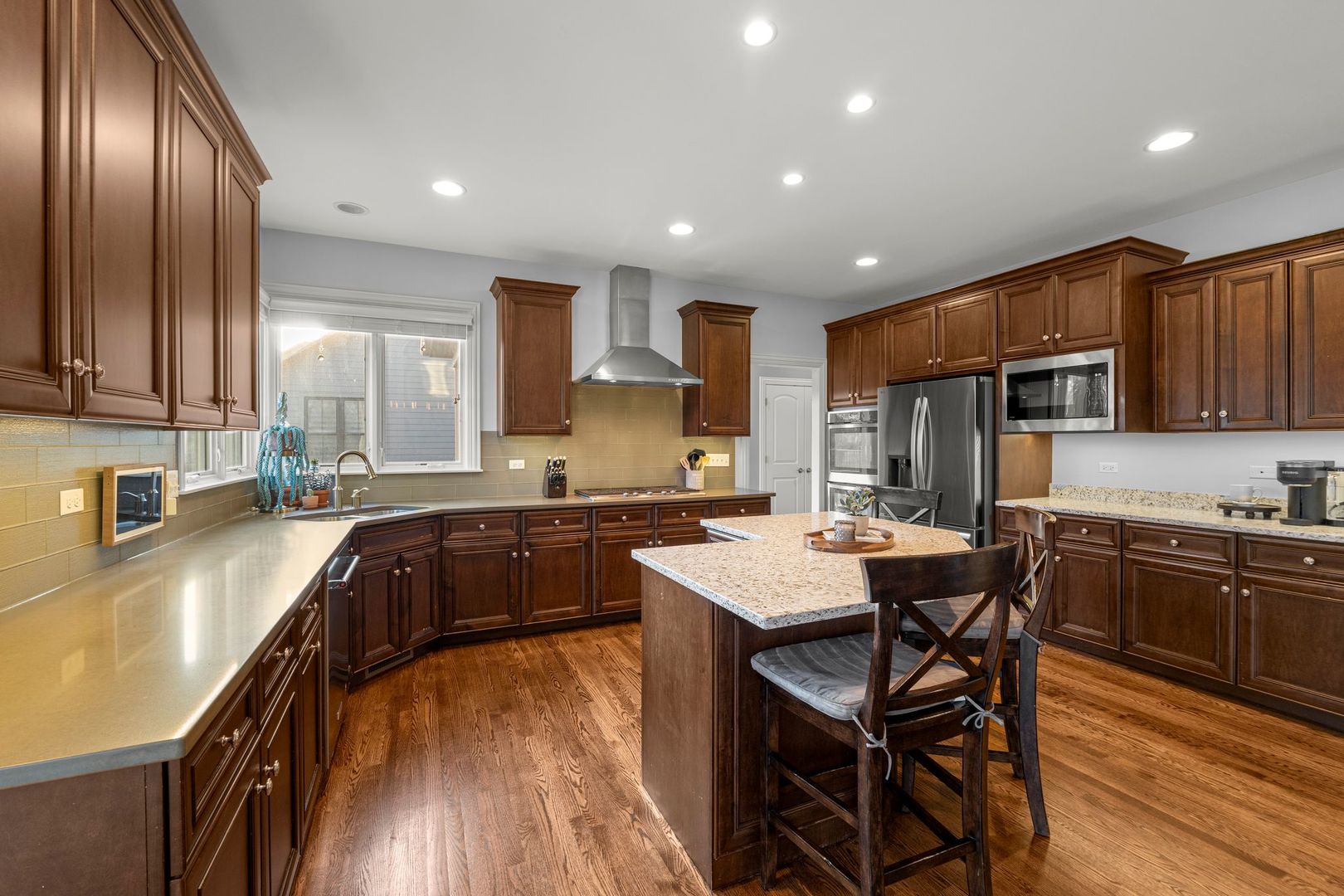 81 Landon Circle, Wheaton, IL 60189