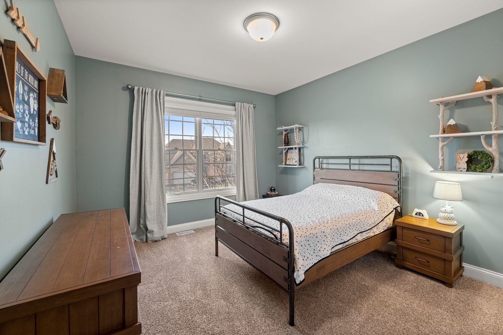 81 Landon Circle, Wheaton, IL 60189