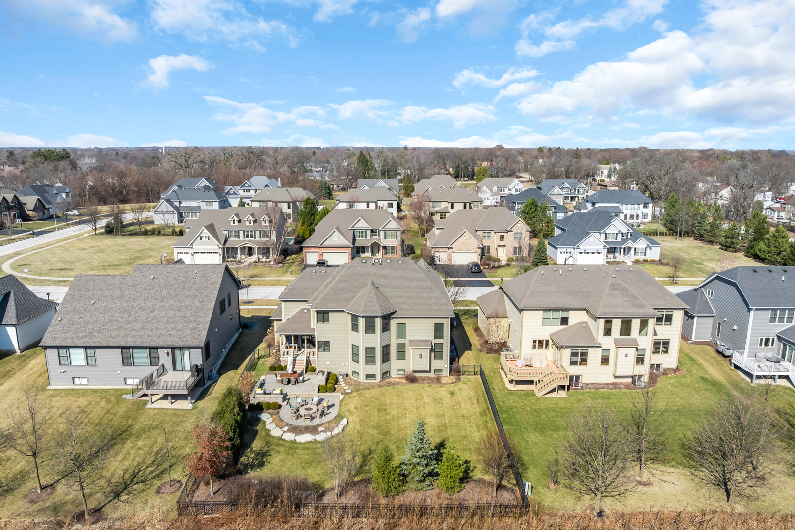 81 Landon Circle, Wheaton, IL 60189