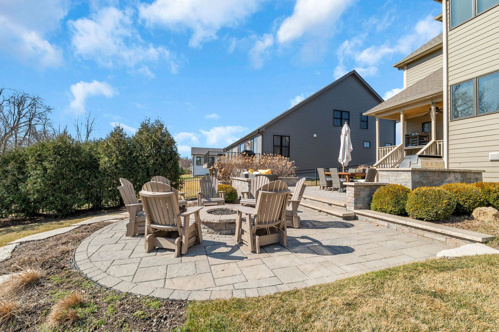 81 Landon Circle, Wheaton, IL 60189