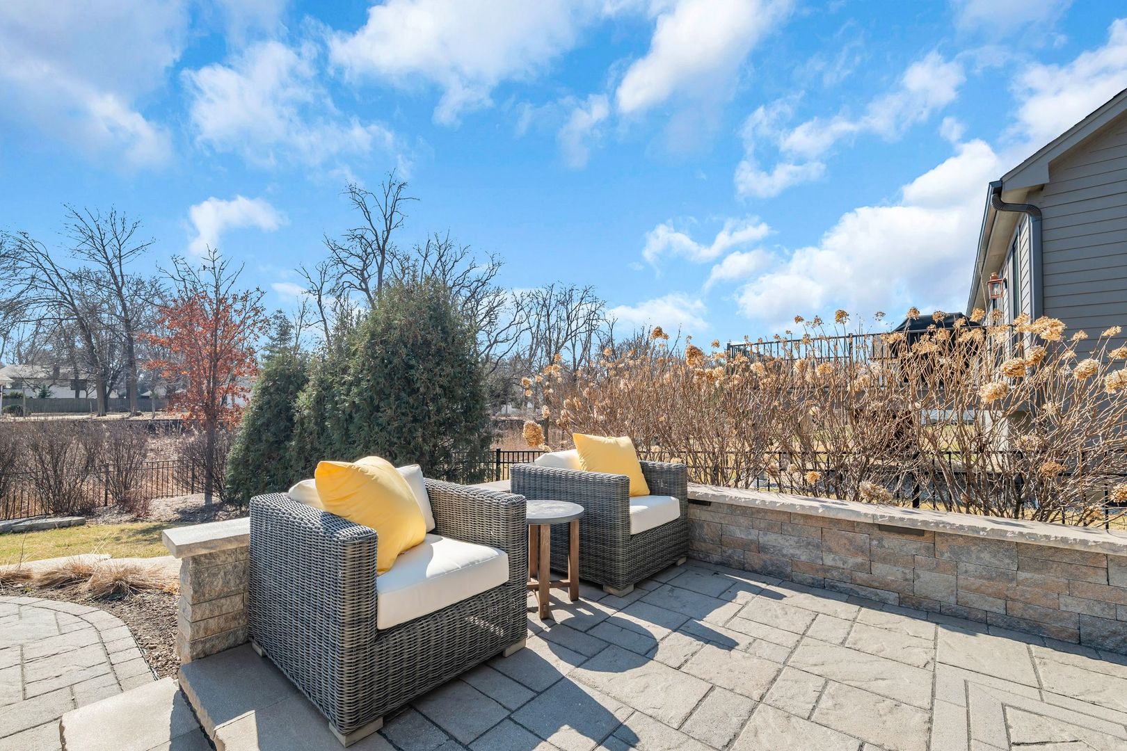 81 Landon Circle, Wheaton, IL 60189