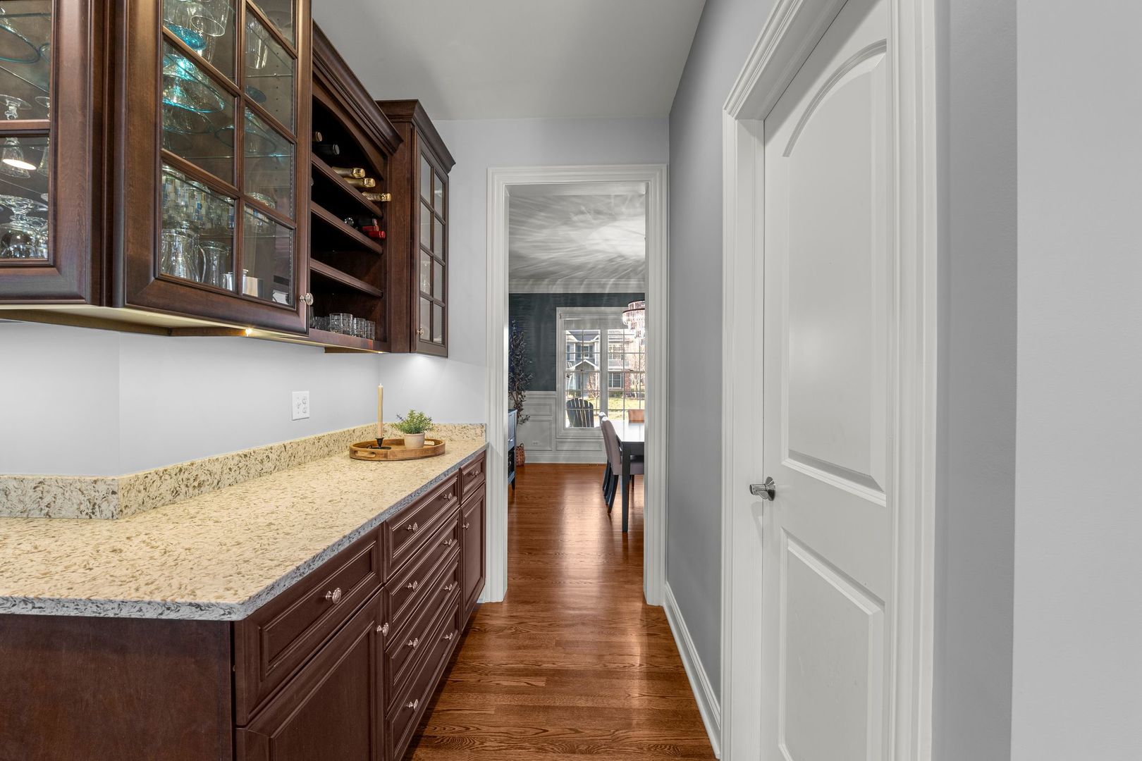 81 Landon Circle, Wheaton, IL 60189