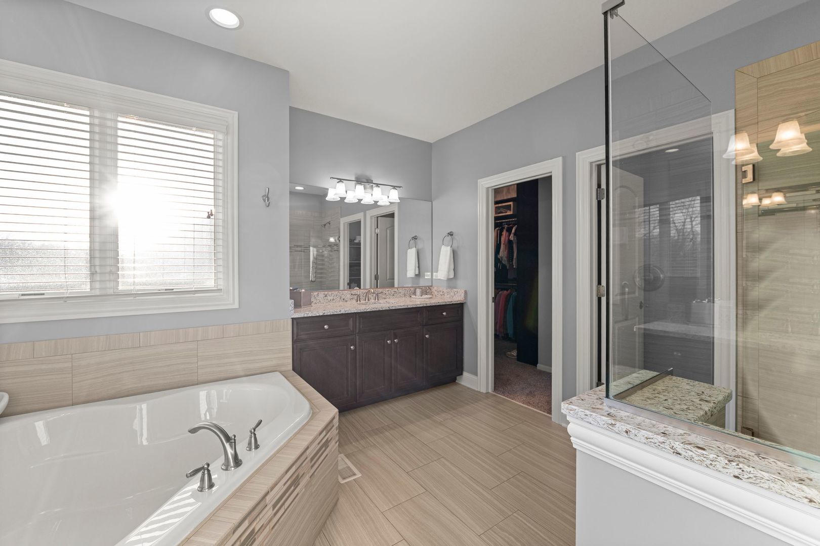 81 Landon Circle, Wheaton, IL 60189