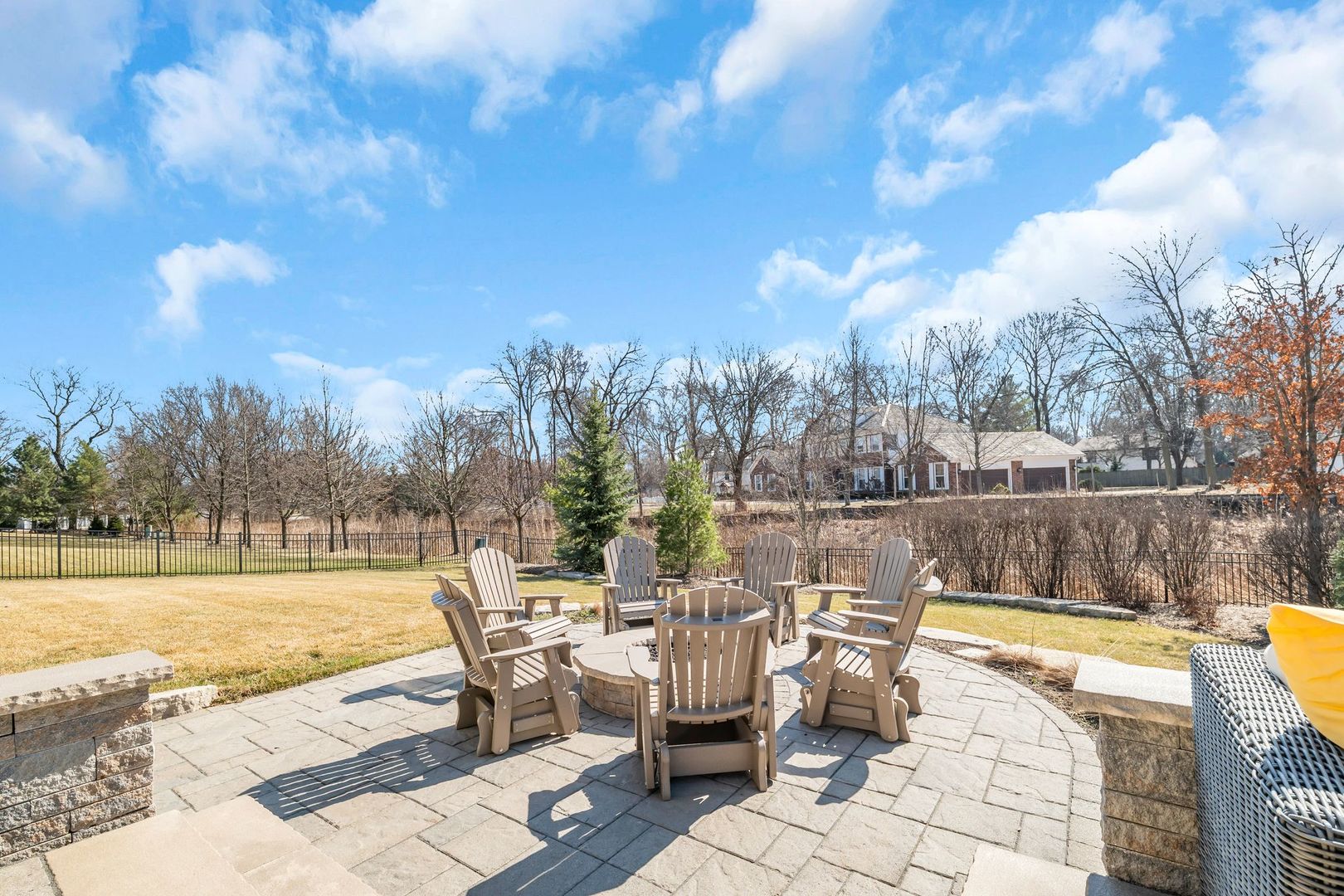 81 Landon Circle, Wheaton, IL 60189