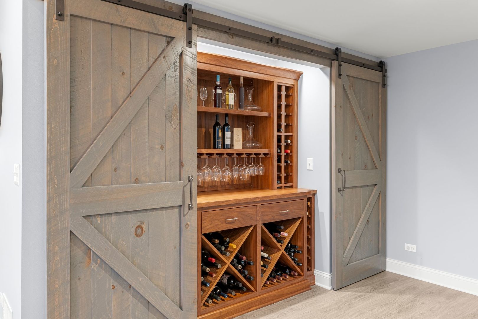 81 Landon Circle, Wheaton, IL 60189