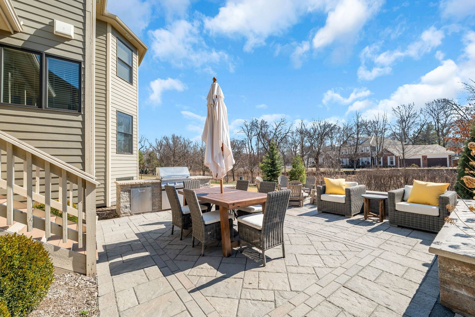 81 Landon Circle, Wheaton, IL 60189