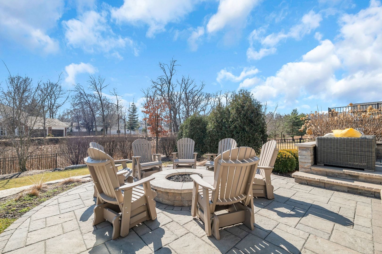 81 Landon Circle, Wheaton, IL 60189