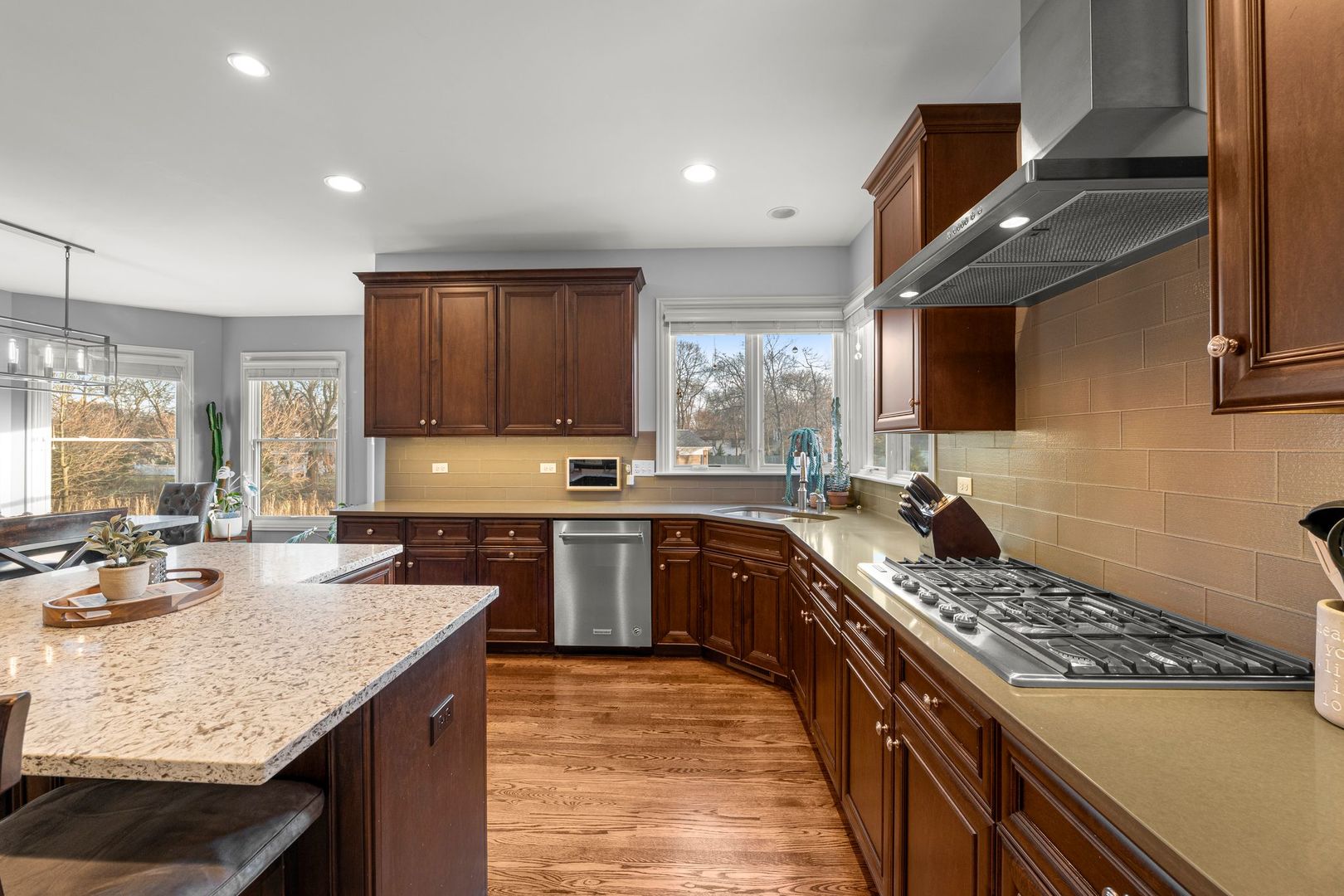 81 Landon Circle, Wheaton, IL 60189