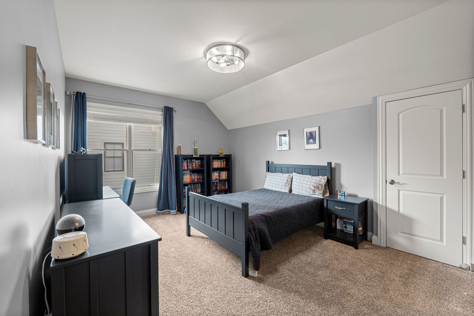 81 Landon Circle, Wheaton, IL 60189