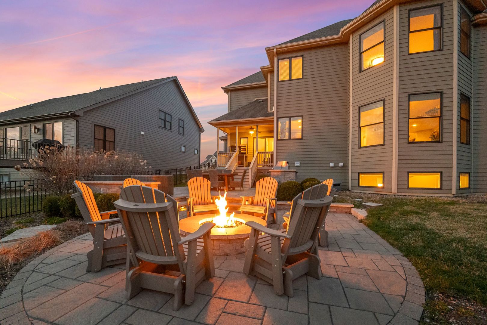 81 Landon Circle, Wheaton, IL 60189