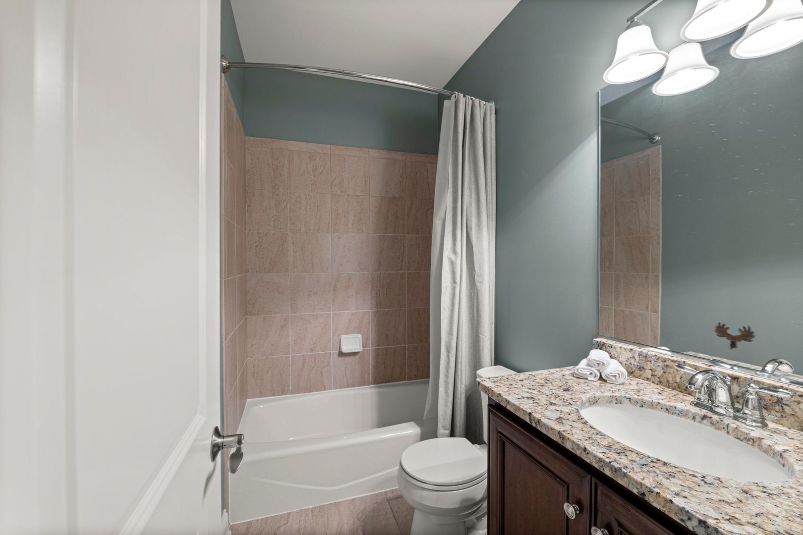 81 Landon Circle, Wheaton, IL 60189