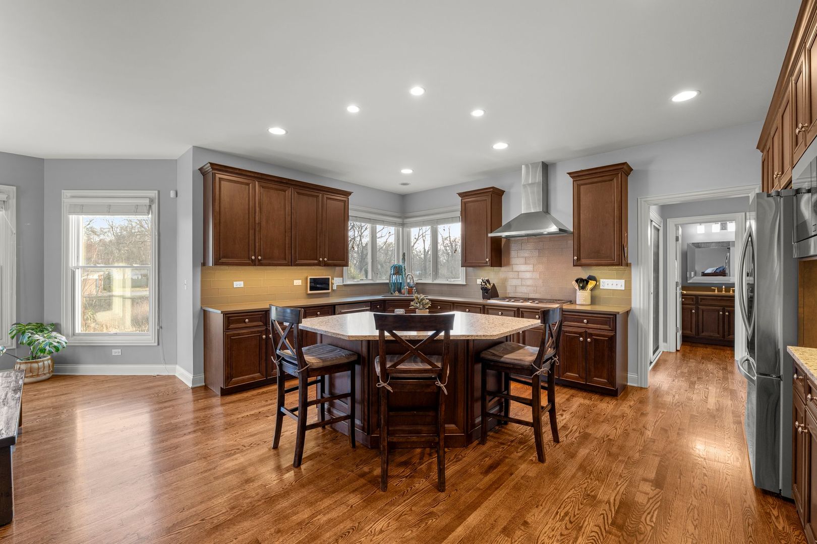 81 Landon Circle, Wheaton, IL 60189