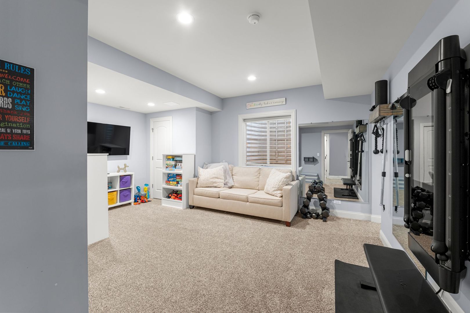 81 Landon Circle, Wheaton, IL 60189